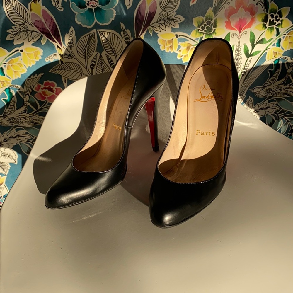 Beautiful black louboutins!